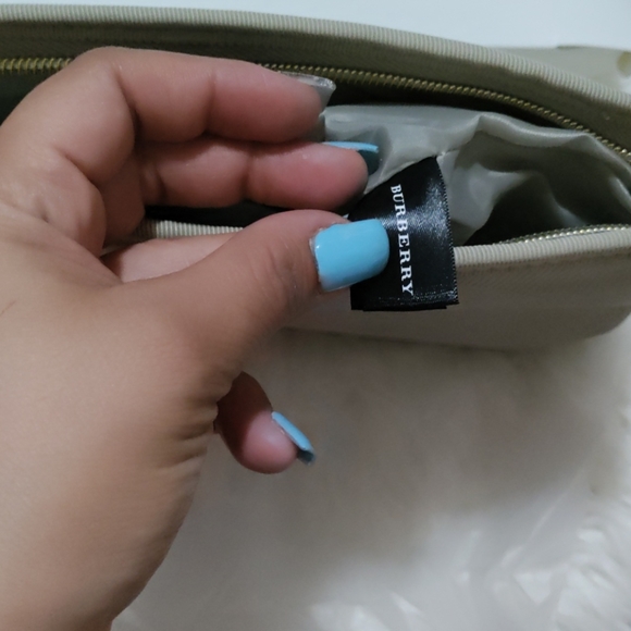 Burberry make up bag - Picture 5 of 6